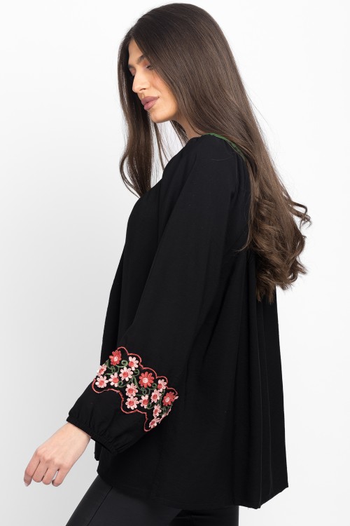 Bluza tip ie cu broderie la maneca
