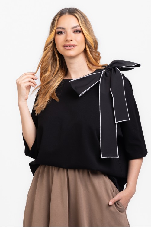 Tricou din bumbac negru cu funda decorativa 