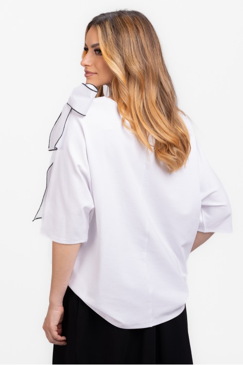 Tricou din bumbac alb cu funda decorativa