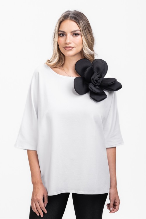 Tricou din bumbac alb cu floare neagra