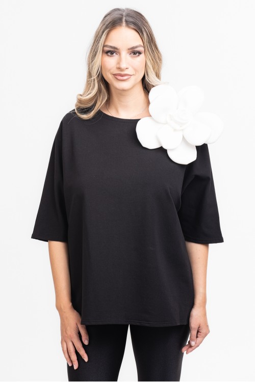 Tricou din bumbac negru cu floare alba