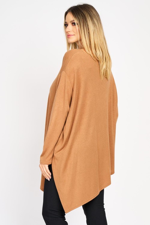 Pulover asimetric din tricot fin bej