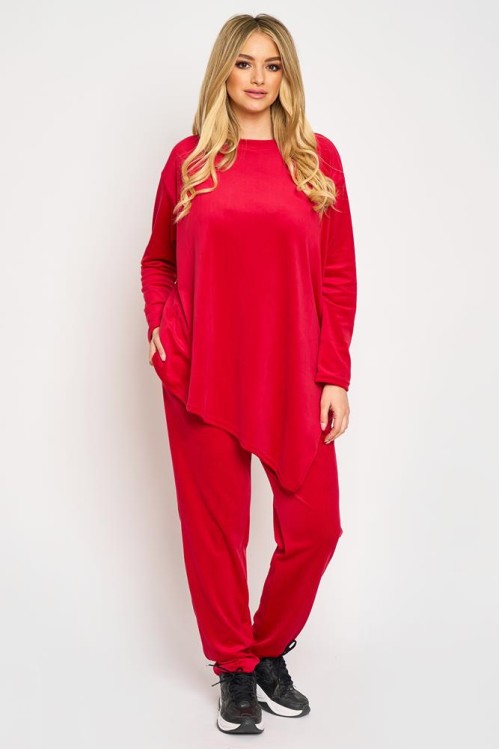 Trening de catifea rosie cu bluza asimetrica si pantalon conic