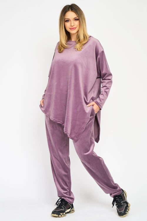 Trening din catifea roz pudră, bluză asimetrică si pantalon conic