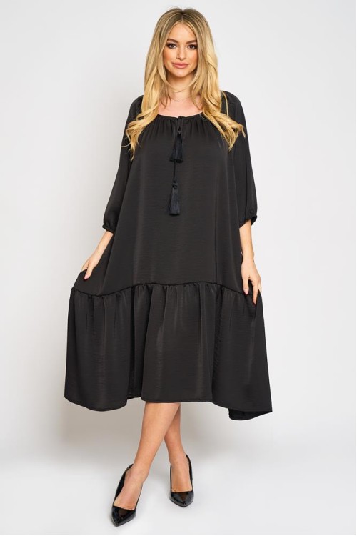 Rochie lejera cu un volan si ciucuri, din satin negru