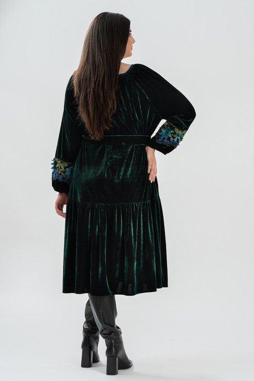 Rochie din catifea verde cu broderie albastra