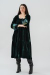 Rochie din catifea verde cu broderie albastra