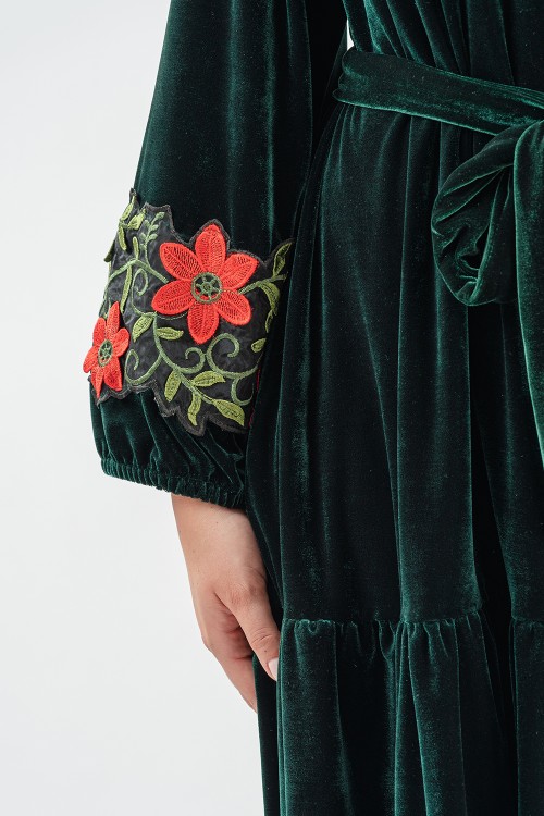 Rochie din catifea verde cu broderie rosie