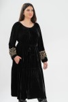 Rochie din catifea neagra cu broderie aurie 